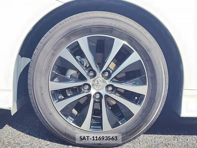 Toyota SAI 2015-11 8246593-13