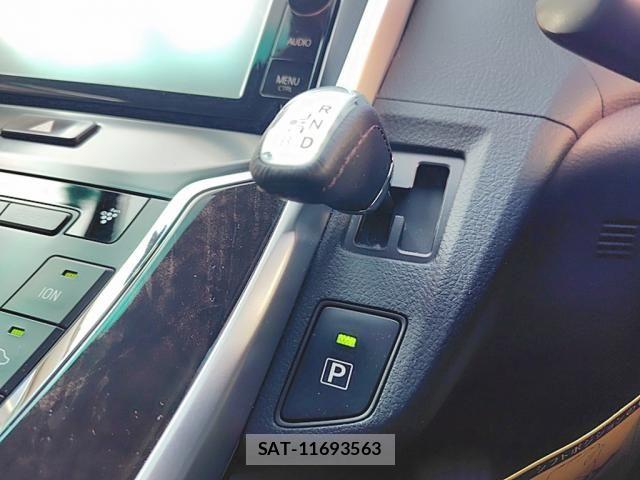 Toyota SAI 2015-11 8246593-24