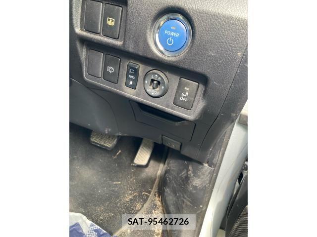 Toyota SAI 2012-06 8368543-14