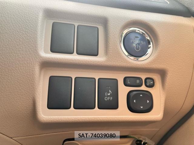 Toyota SAI 2012-07 8628759-26