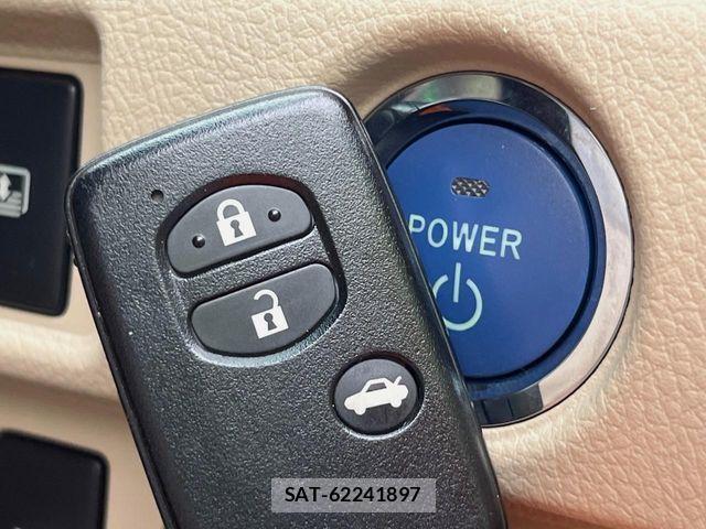 Toyota SAI 2012-01 8666867-4