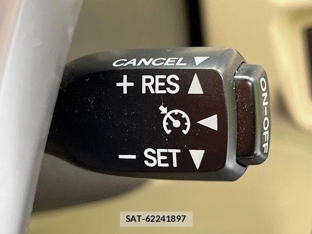 Toyota SAI 2012-01 8666867-5