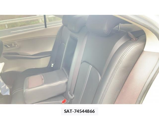 Toyota SAI 2010-10 8666868-5