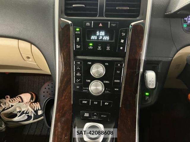 Toyota SAI 2013-10 8745679-23