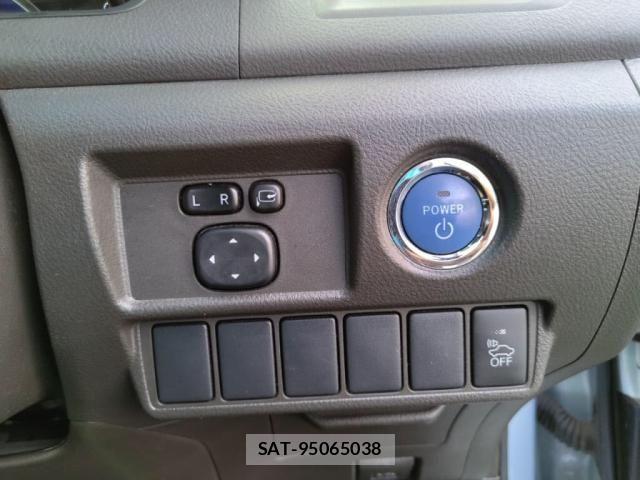 Toyota SAI 2017-06 8884296-15