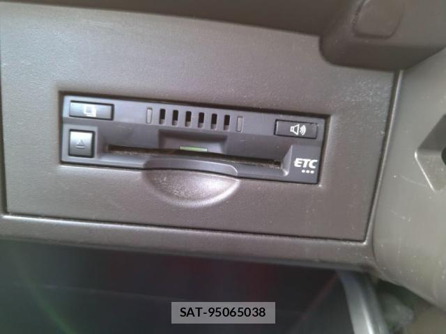 Toyota SAI 2017-06 8884296-19