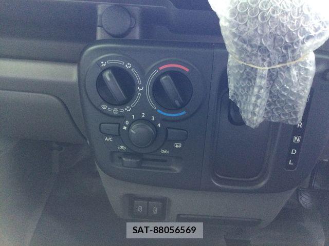 Mazda SCRUM VAN 2025-02 6791465-7