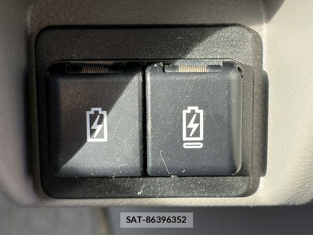 Mazda SCRUM VAN 2023-10 8101744-9