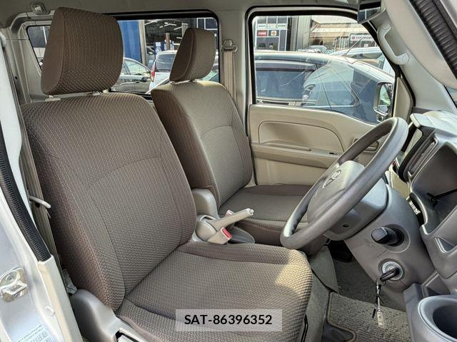 Mazda SCRUM VAN 2023-10 8101744-15