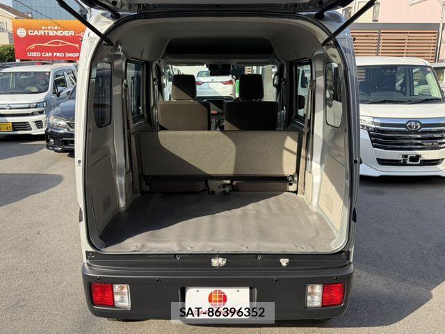 Mazda SCRUM VAN 2023-10 8101744-24