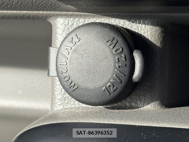 Mazda SCRUM VAN 2023-10 8101744-8