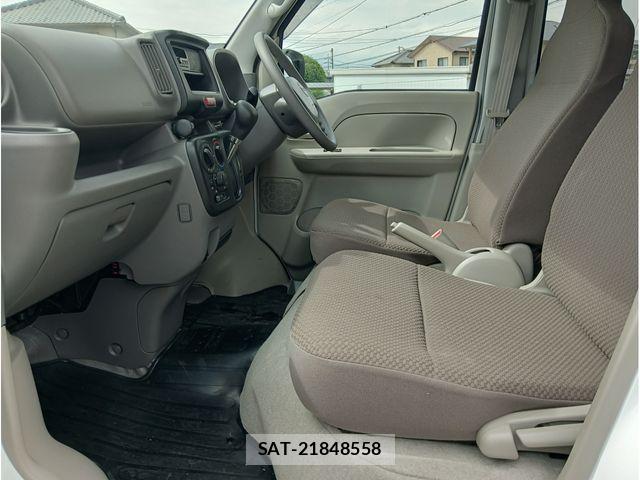 Mazda SCRUM VAN 2025-06 8231672-9