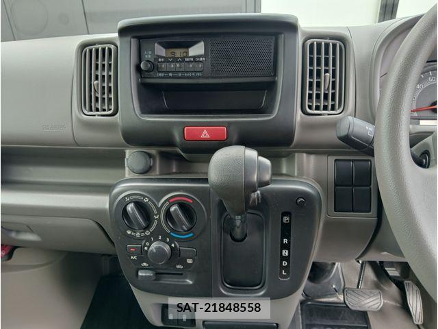 Mazda SCRUM VAN 2025-06 8231672-13