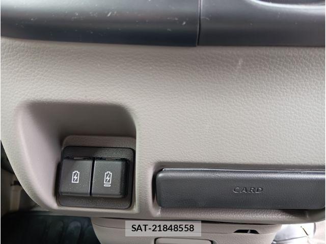 Mazda SCRUM VAN 2025-06 8231672-14