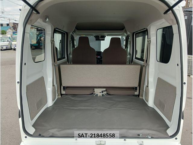Mazda SCRUM VAN 2025-06 8231672-23