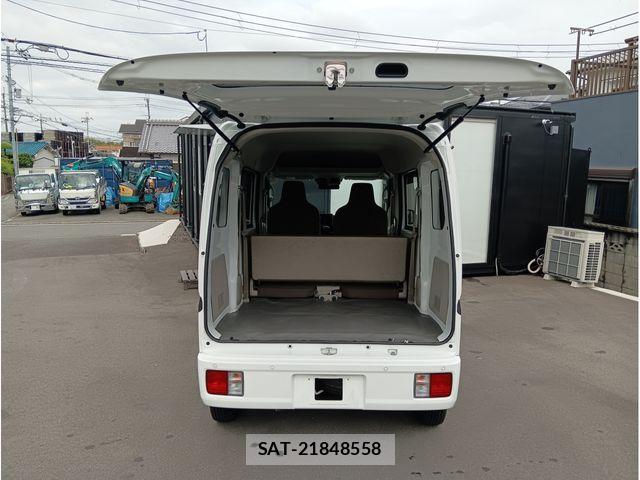 Mazda SCRUM VAN 2025-06 8231672-24