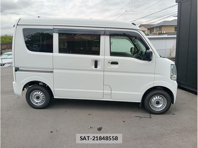Mazda SCRUM VAN 2025-06 8231672-3