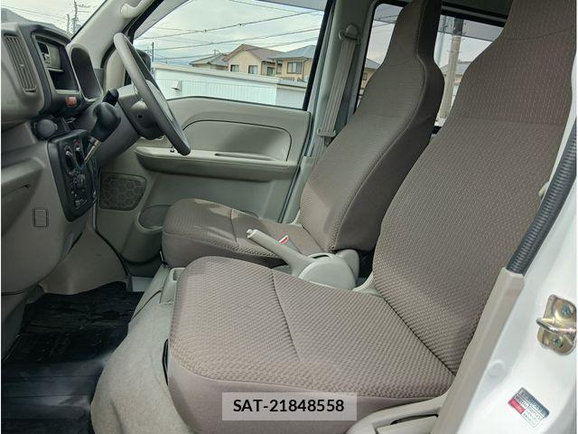 Mazda SCRUM VAN 2025-06 8231672-8