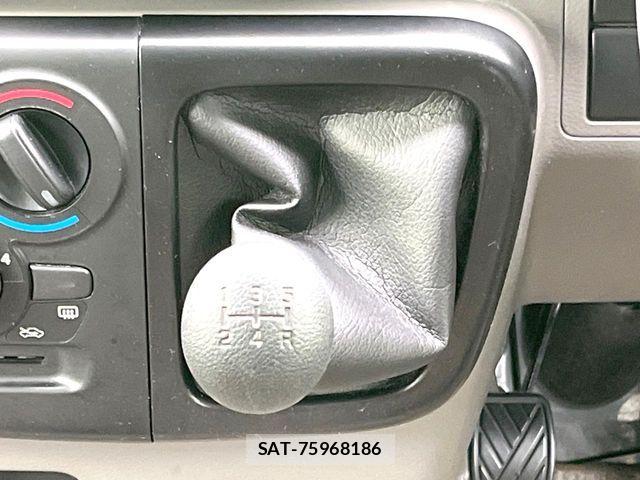 Mazda SCRUM VAN 2023-11 8231671-17
