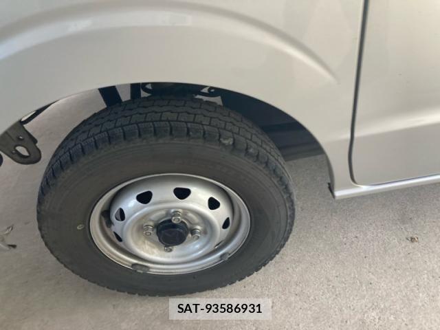 Mazda SCRUM VAN 2018-09 8563478-9