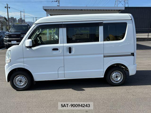 Mazda SCRUM VAN 2017-01 8368567-9