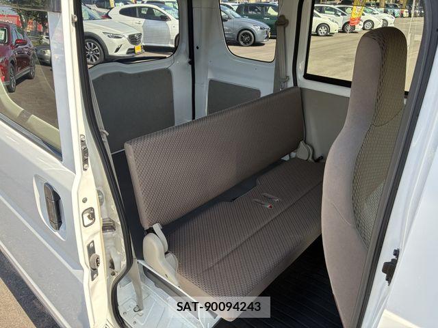 Mazda SCRUM VAN 2017-01 8368567-10