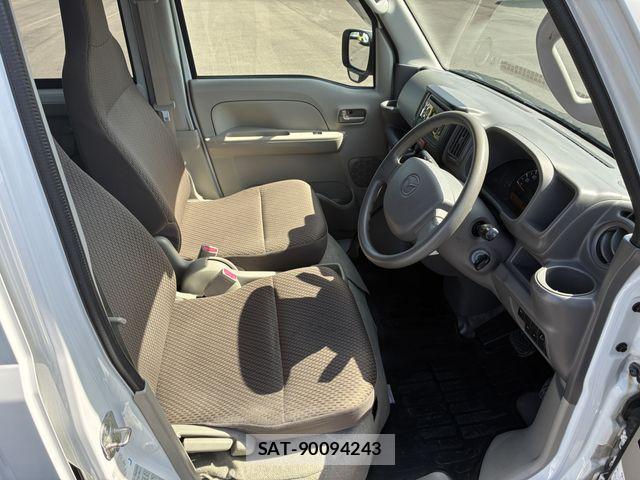 Mazda SCRUM VAN 2017-01 8368567-12