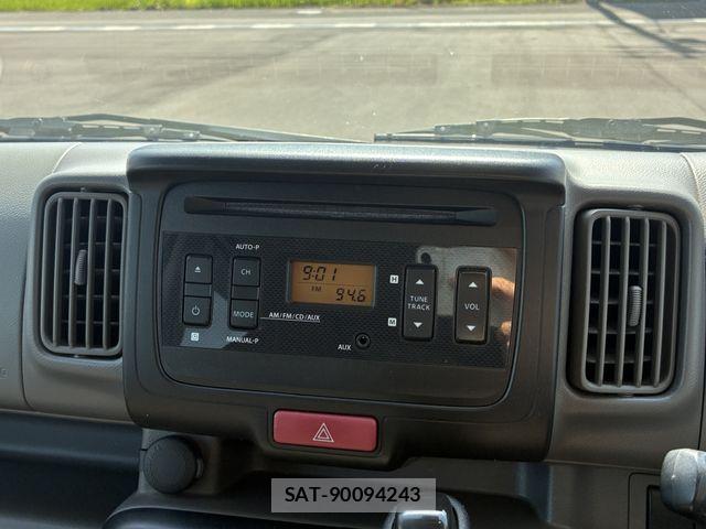 Mazda SCRUM VAN 2017-01 8368567-17