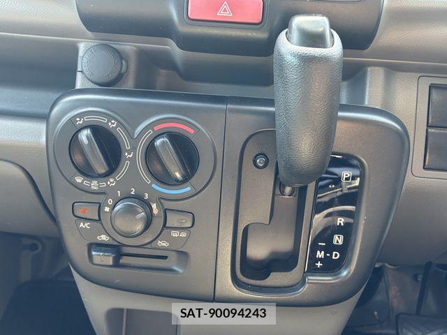 Mazda SCRUM VAN 2017-01 8368567-18