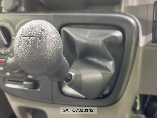Mazda SCRUM VAN 2024-08 8850003-4