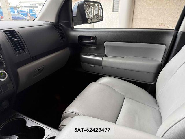 Toyota SEQUOIA 2018-06 6017813-7