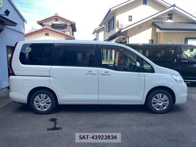 Nissan SERENA 2010-07 1126315-9