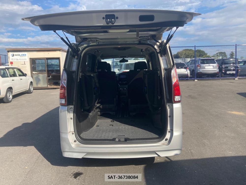 Nissan SERENA 2018 1300089-29