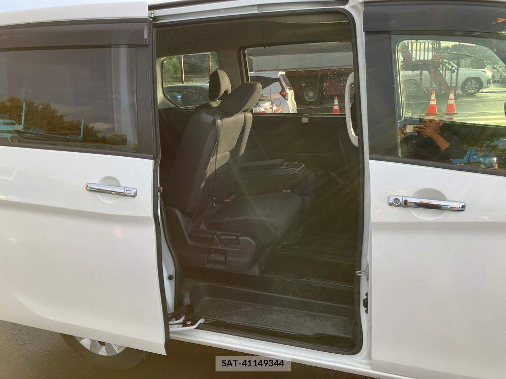 Nissan SERENA 2018 1243433-8