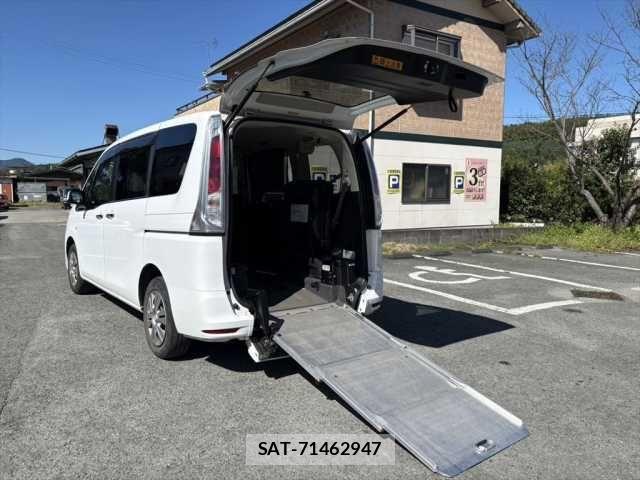 Nissan SERENA 2013-01 1323219-0