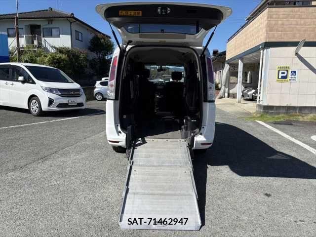 Nissan SERENA 2013-01 1323219-1