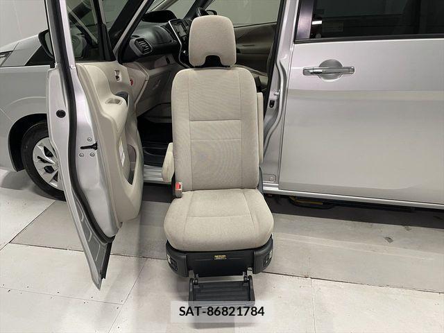 Nissan SERENA 2018-02 1323220-4