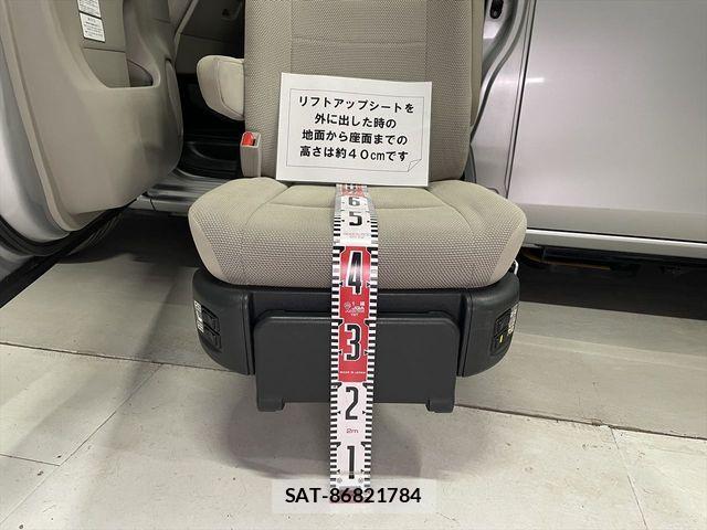 Nissan SERENA 2018-02 1323220-5