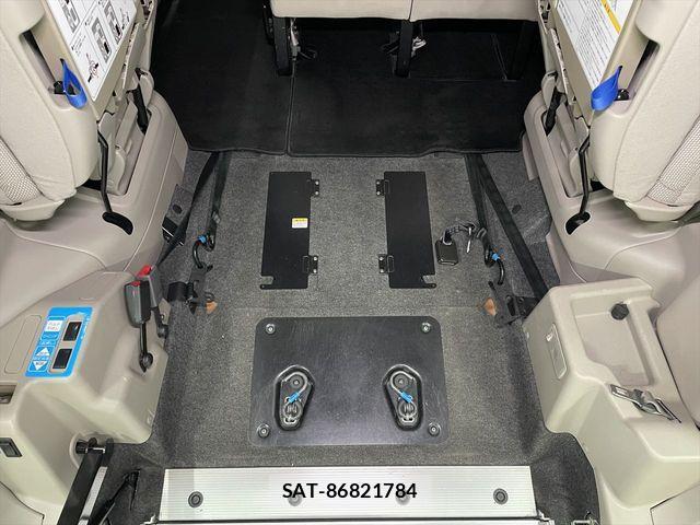 Nissan SERENA 2018-02 1323220-8