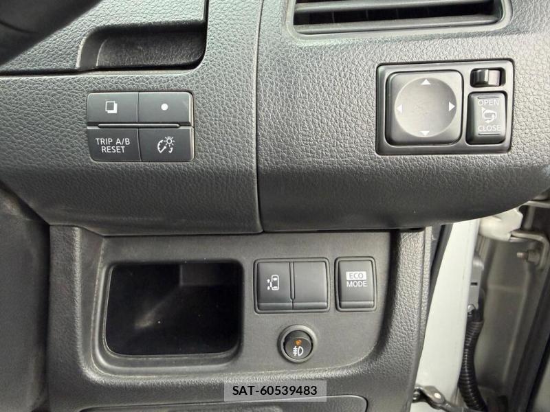 Nissan SERENA 2013 1388633-14