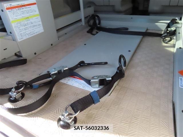 Nissan SERENA 2016-11 1414704-11