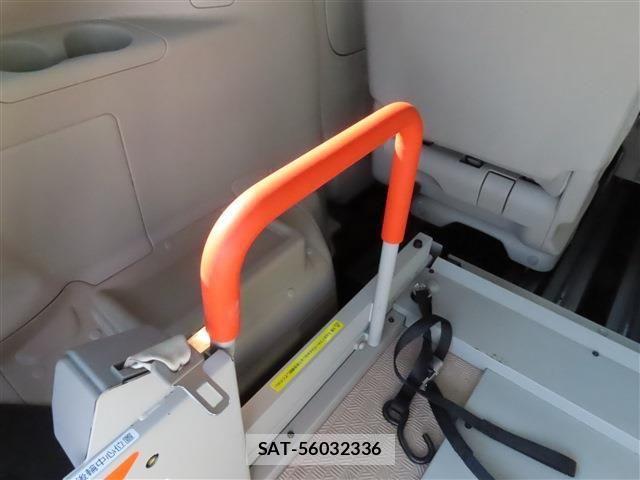 Nissan SERENA 2016-11 1414704-12