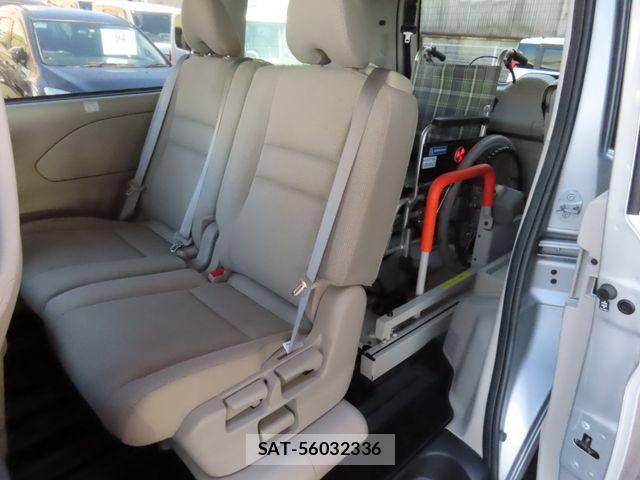 Nissan SERENA 2016-11 1414704-14