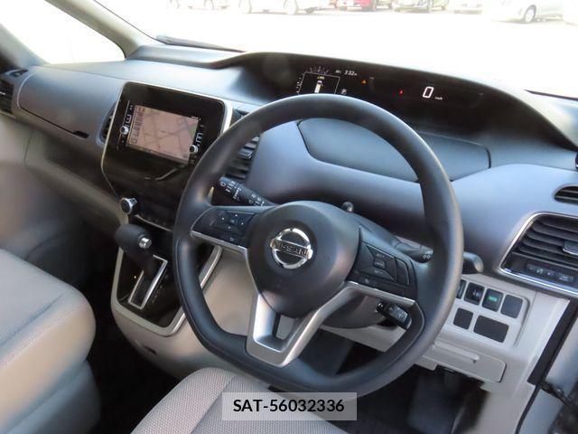 Nissan SERENA 2016-11 1414704-17