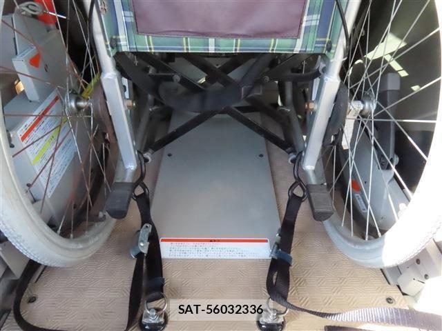 Nissan SERENA 2016-11 1414704-6