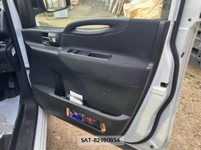 Nissan SERENA 2010-09 2966973-11