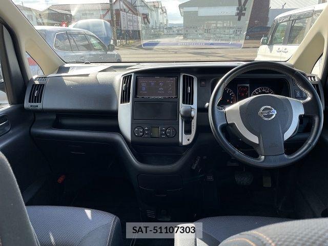 Nissan SERENA 2010-11 3016538-11