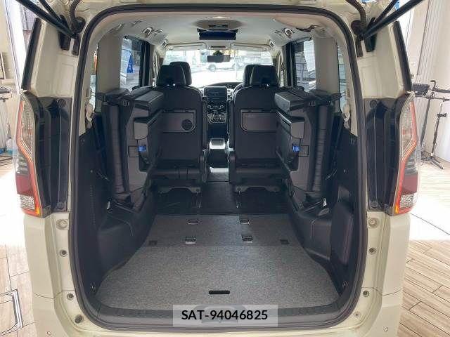 Nissan SERENA 2019-10 4757722-12