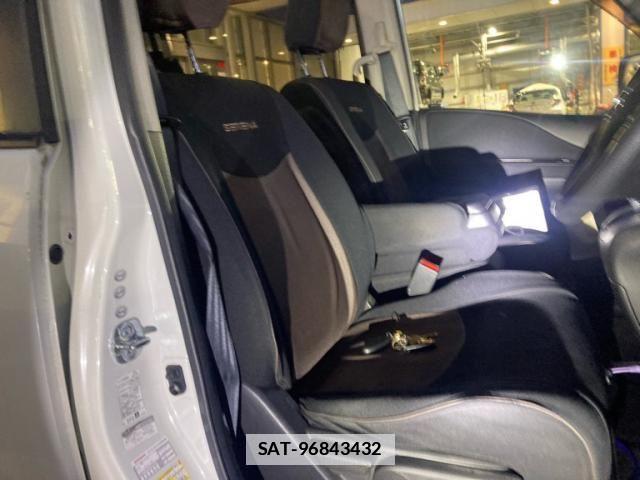 Nissan SERENA 2011-05 6614686-10