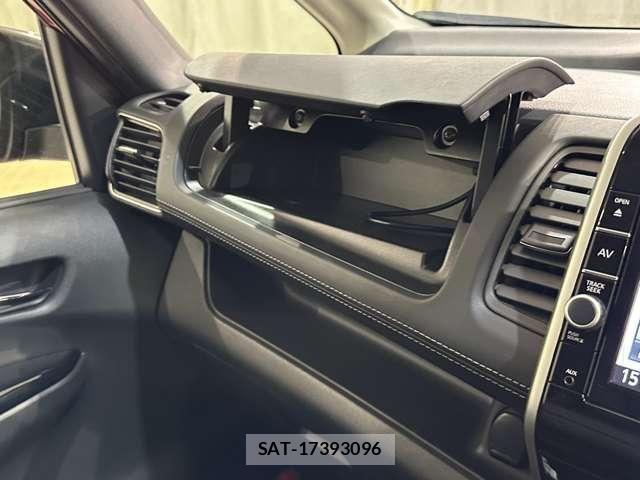 Nissan SERENA 2017-03 6614674-28